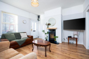 Boho Chic 1BR House - 3 min walk to bus stops